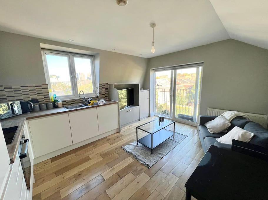 Lovely Two Bed Flat ロンドン エクステリア 写真
