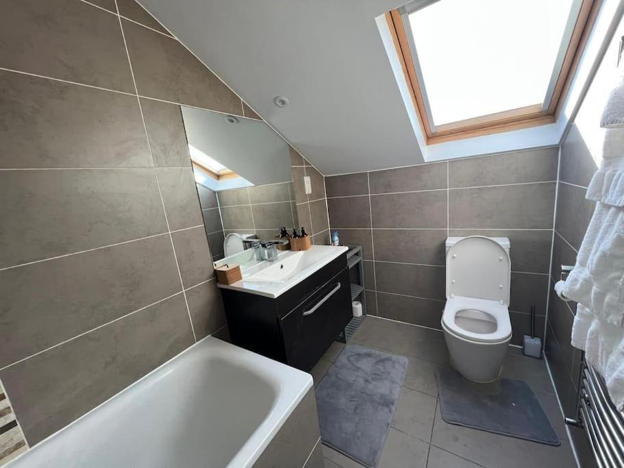 Lovely Two Bed Flat ロンドン エクステリア 写真