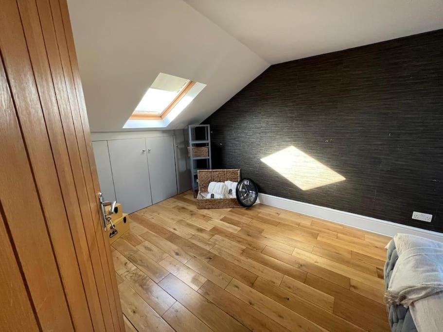 Lovely Two Bed Flat ロンドン エクステリア 写真