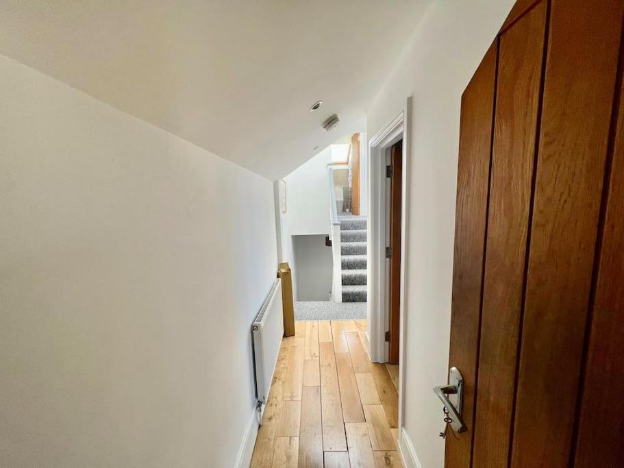 Lovely Two Bed Flat ロンドン エクステリア 写真